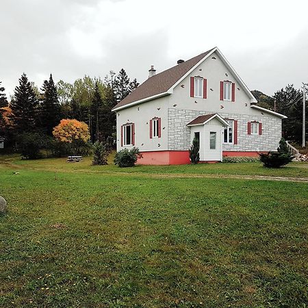 Chill Shack - Auberge Jeunesse Sainte Anne des Monts ภายนอก รูปภาพ