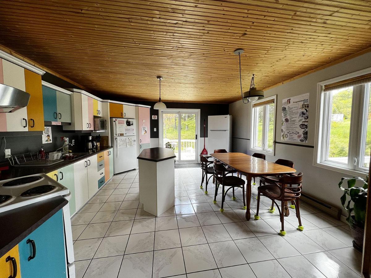 Chill Shack - Auberge Jeunesse Sainte Anne des Monts ภายนอก รูปภาพ
