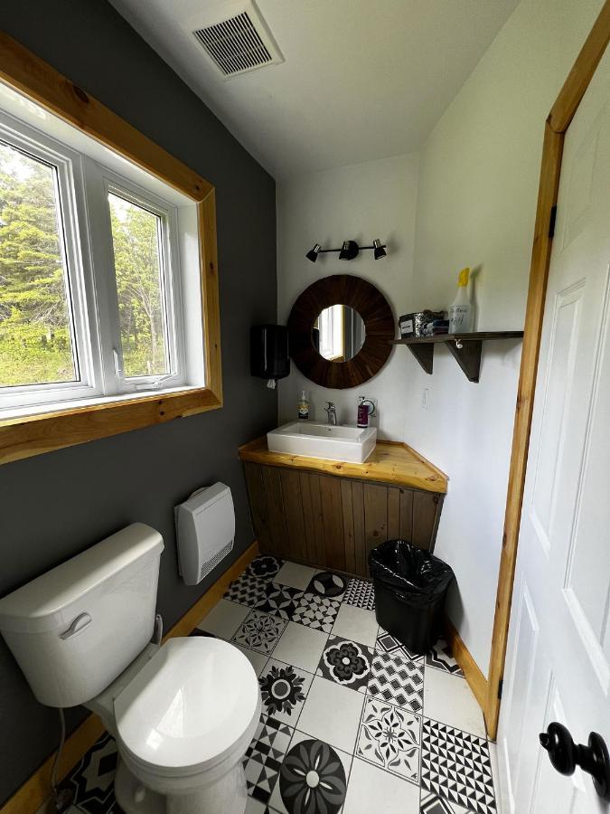 Chill Shack - Auberge Jeunesse Sainte Anne des Monts ภายนอก รูปภาพ