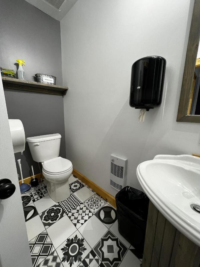 Chill Shack - Auberge Jeunesse Sainte Anne des Monts ภายนอก รูปภาพ