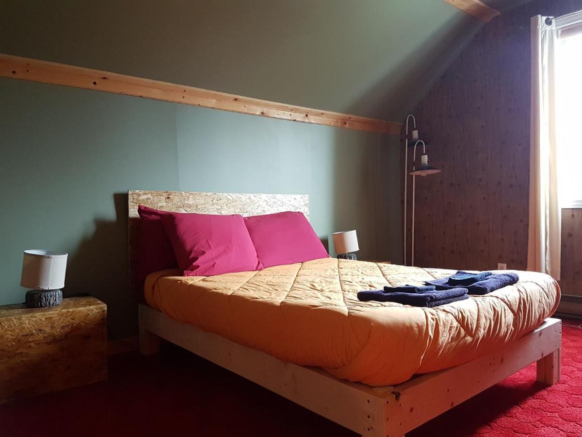 Chill Shack - Auberge Jeunesse Sainte Anne des Monts ภายนอก รูปภาพ