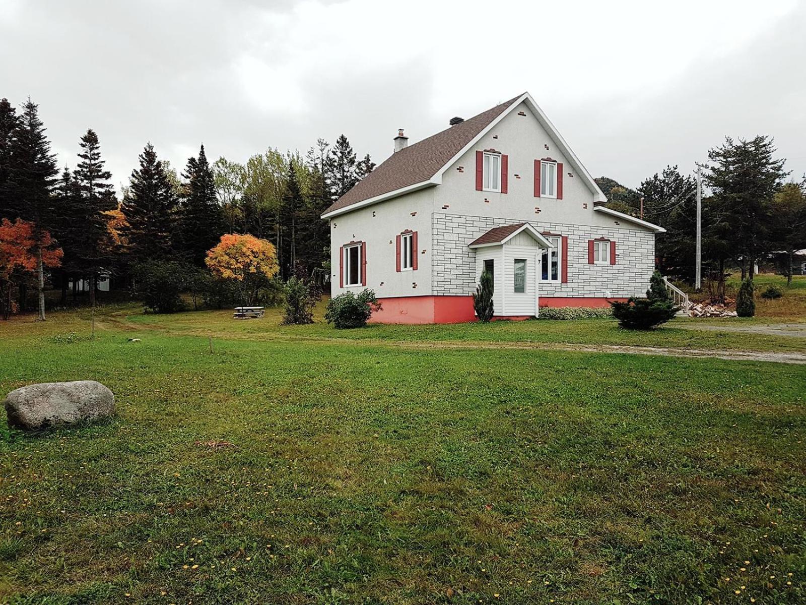 Chill Shack - Auberge Jeunesse Sainte Anne des Monts ภายนอก รูปภาพ